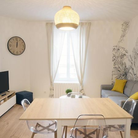 T3 De Charme Situe En Hyper Centre Avec Wifi, Linge, Draps, Savons Et Serviettes Fournis Cognac Zimmer foto