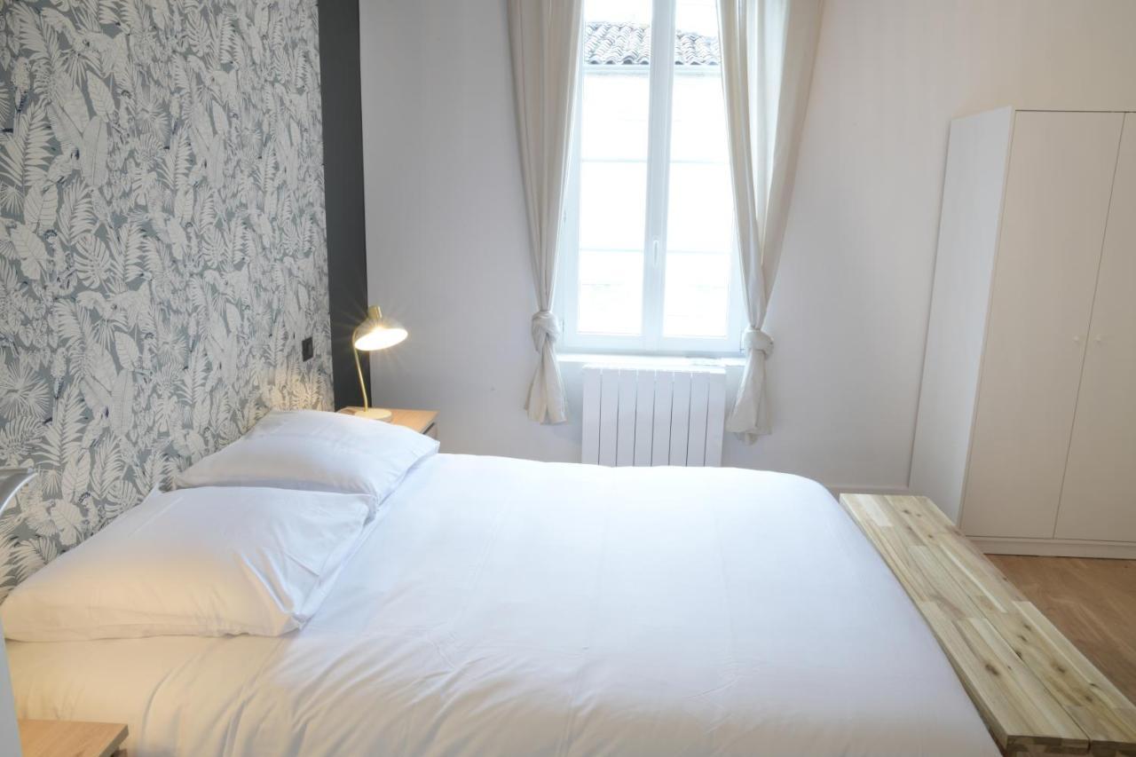 T3 De Charme Situe En Hyper Centre Avec Wifi, Linge, Draps, Savons Et Serviettes Fournis Cognac Zimmer foto