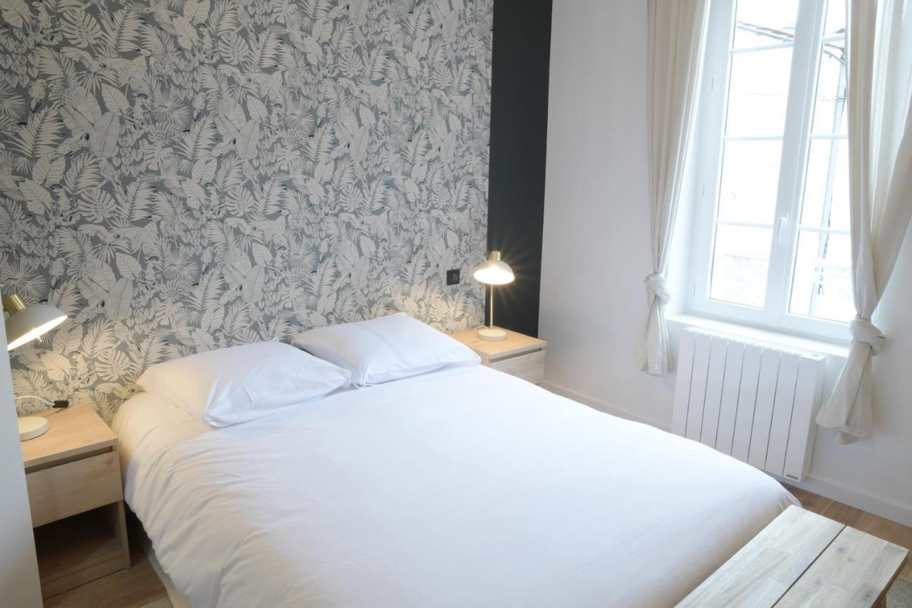 T3 De Charme Situe En Hyper Centre Avec Wifi, Linge, Draps, Savons Et Serviettes Fournis Cognac Zimmer foto